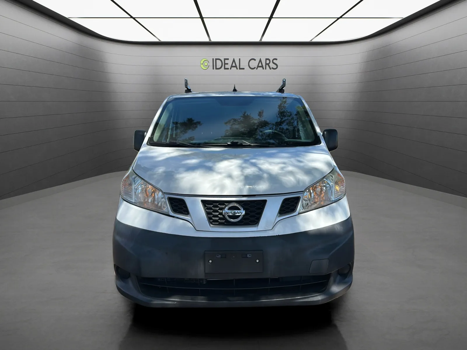 Nissan NV200 photo 2