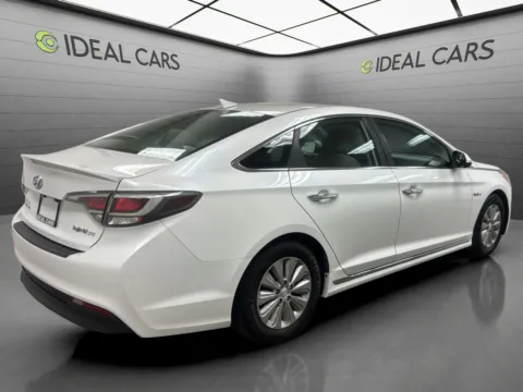 More photos of 2016 Hyundai SONATA Hybrid SE at Ideal Cars - East Mesa (Hill), AZ
