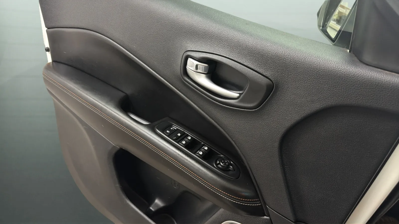 Jeep Compass photo 17