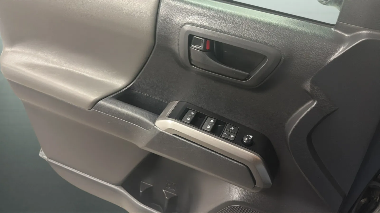 2023 Toyota Tacoma SR5 - Photo 17