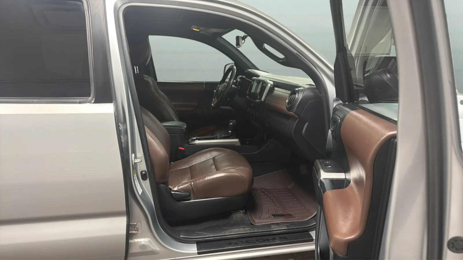 Toyota Tacoma photo 22