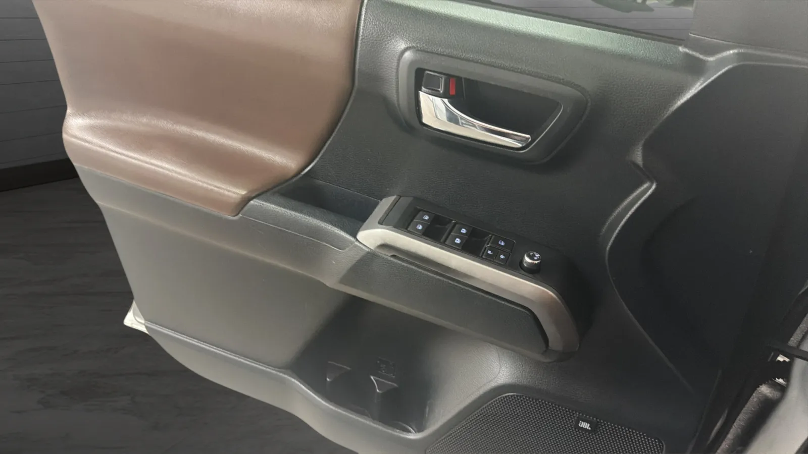 Toyota Tacoma photo 17