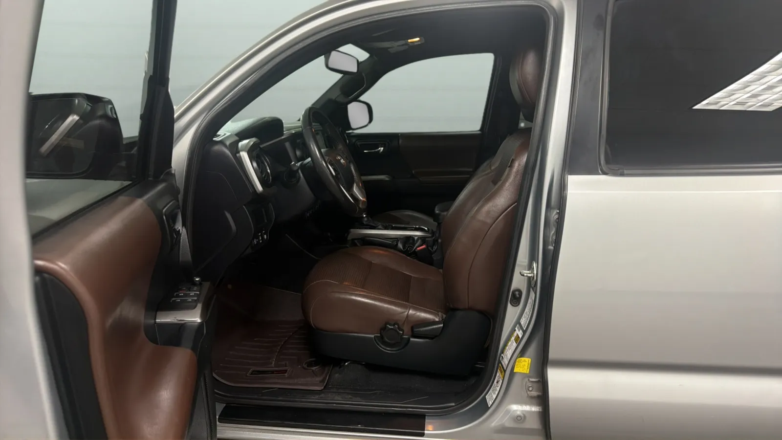 Toyota Tacoma photo 21