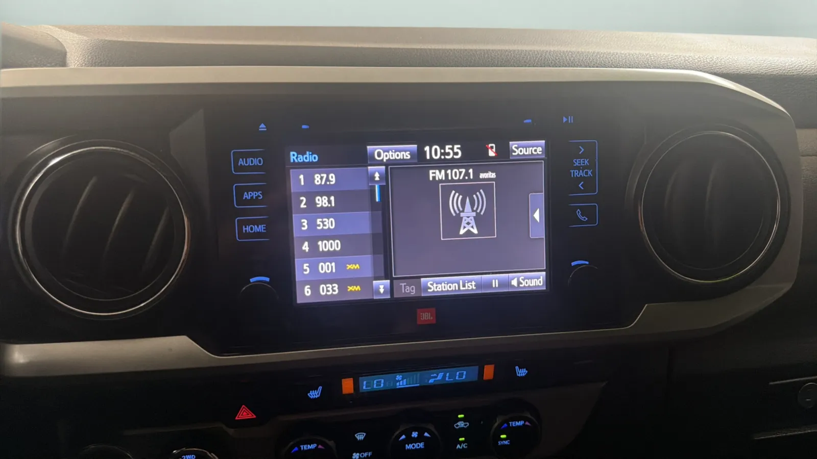 Toyota Tacoma photo 13