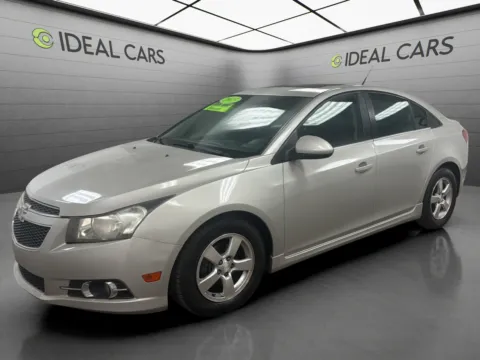Silver 2013 Chevrolet Cruze 1LT Auto for sale in Mesa, AZ