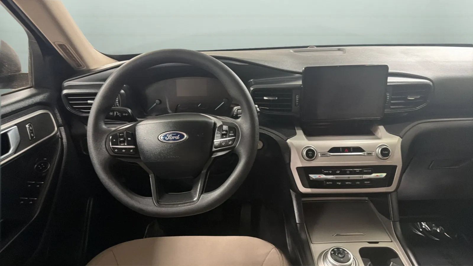 Ford Explorer photo 10