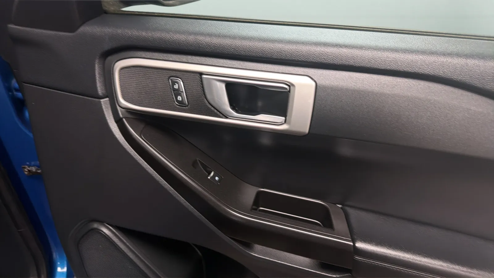Ford Explorer photo 17