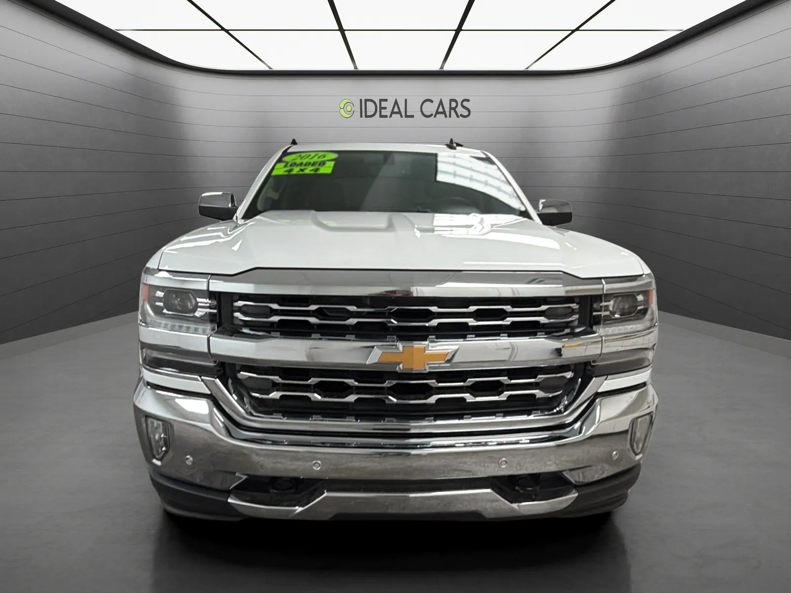 Chevrolet Silverado photo 2