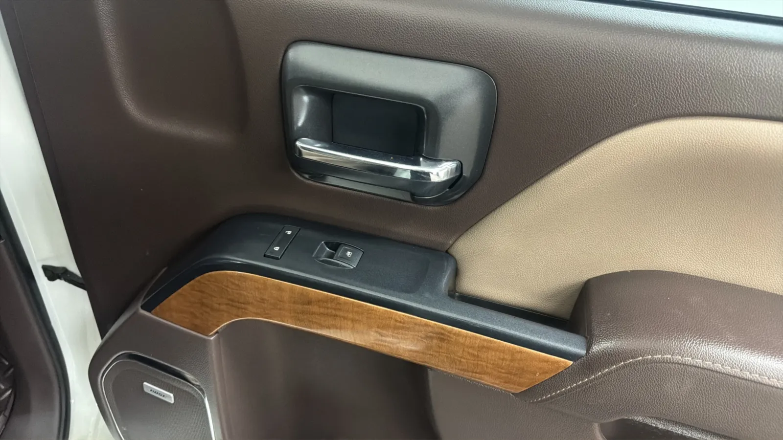 Chevrolet Silverado photo 18