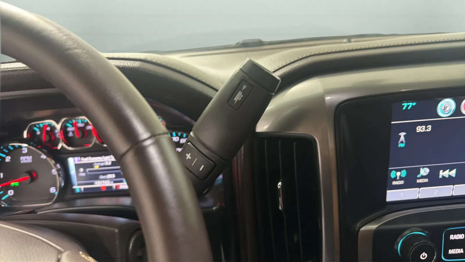 Chevrolet Silverado photo 13