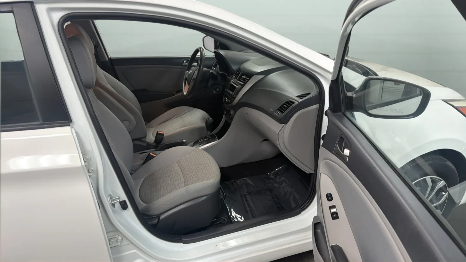 Hyundai Accent photo 20