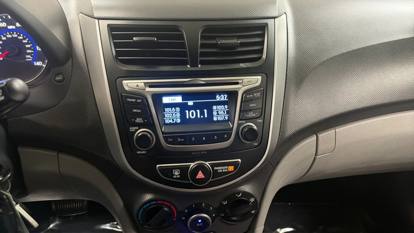 Hyundai Accent photo 13