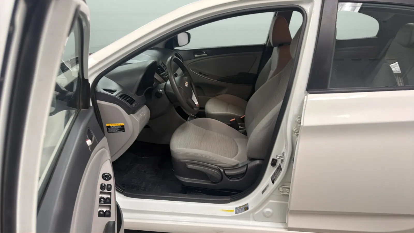 Hyundai Accent photo 19