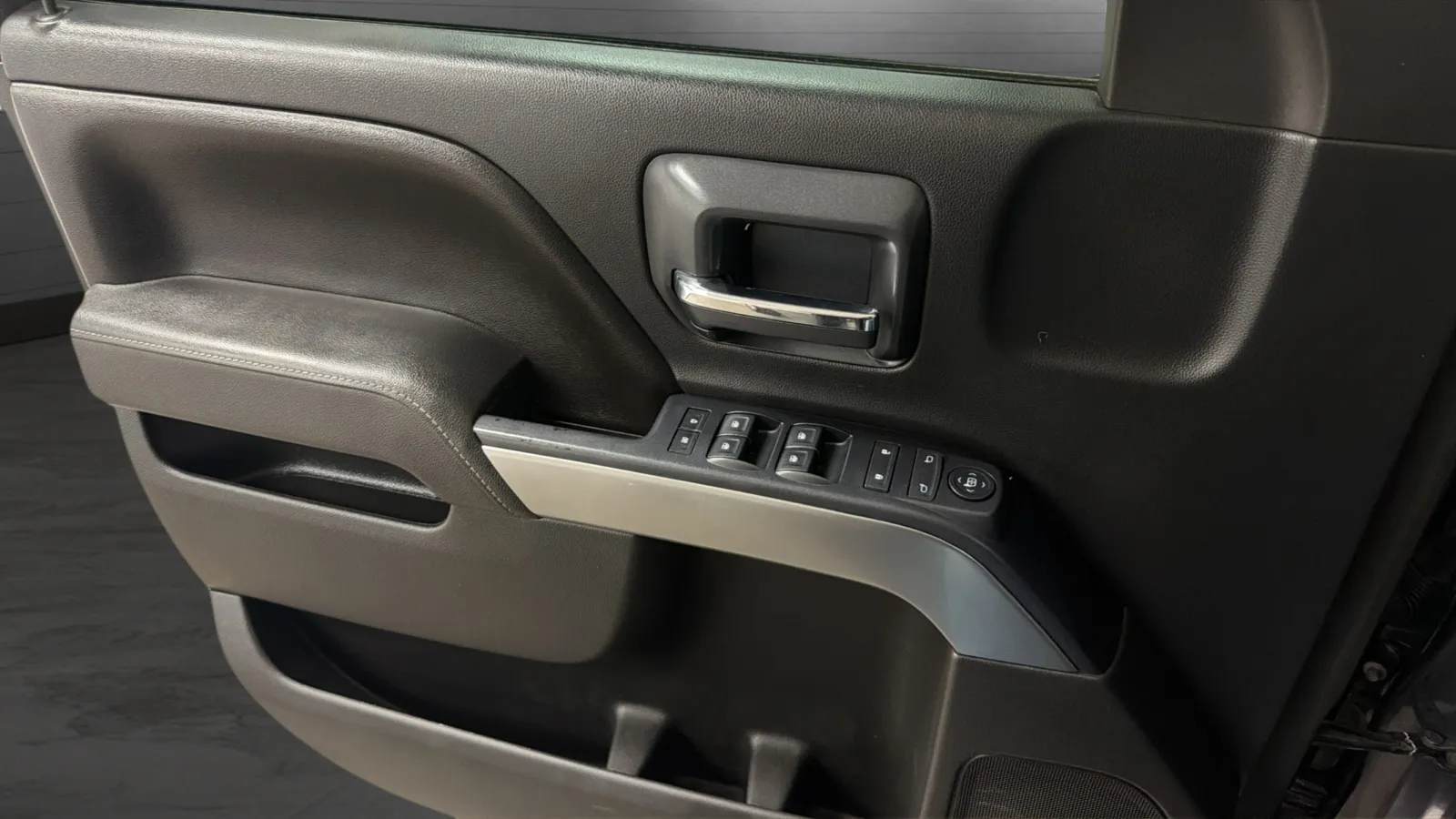 Chevrolet Silverado photo 16