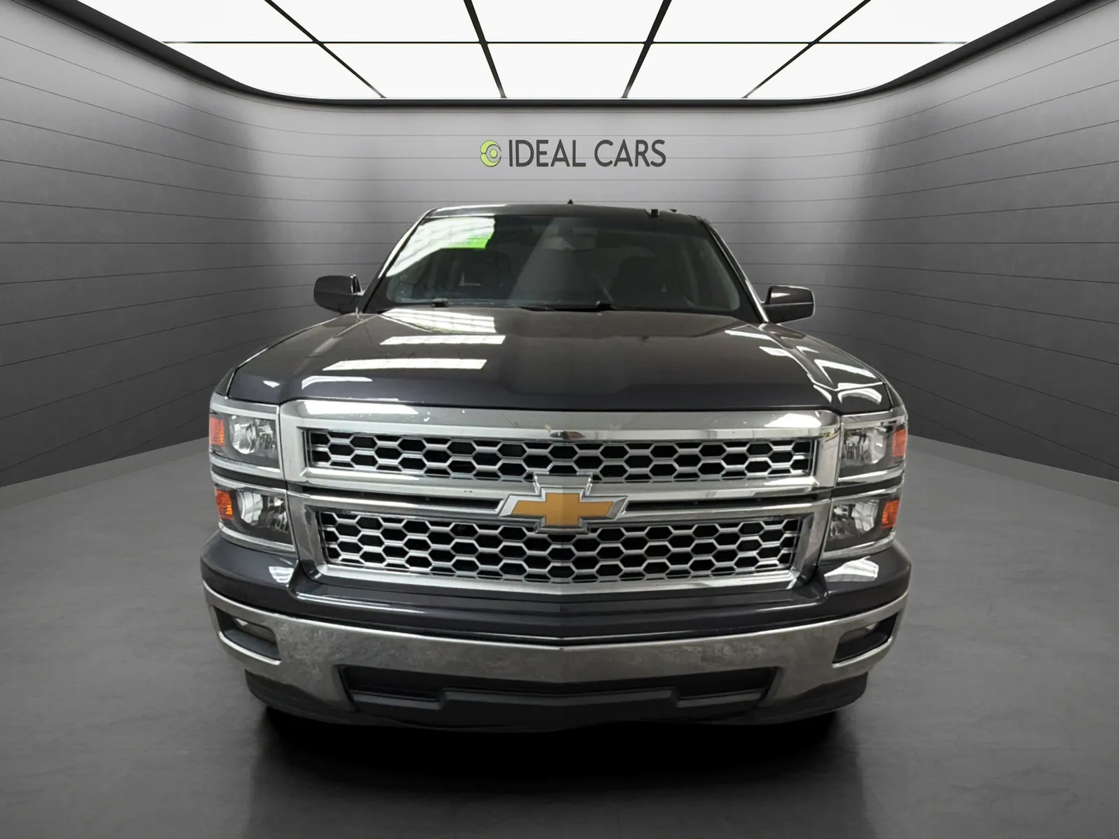 Chevrolet Silverado photo 2