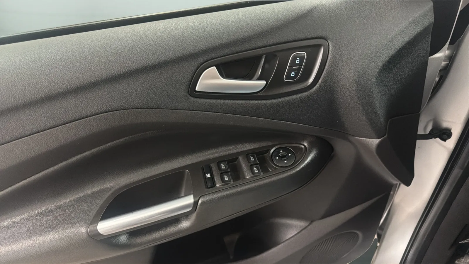 Ford Escape photo 16