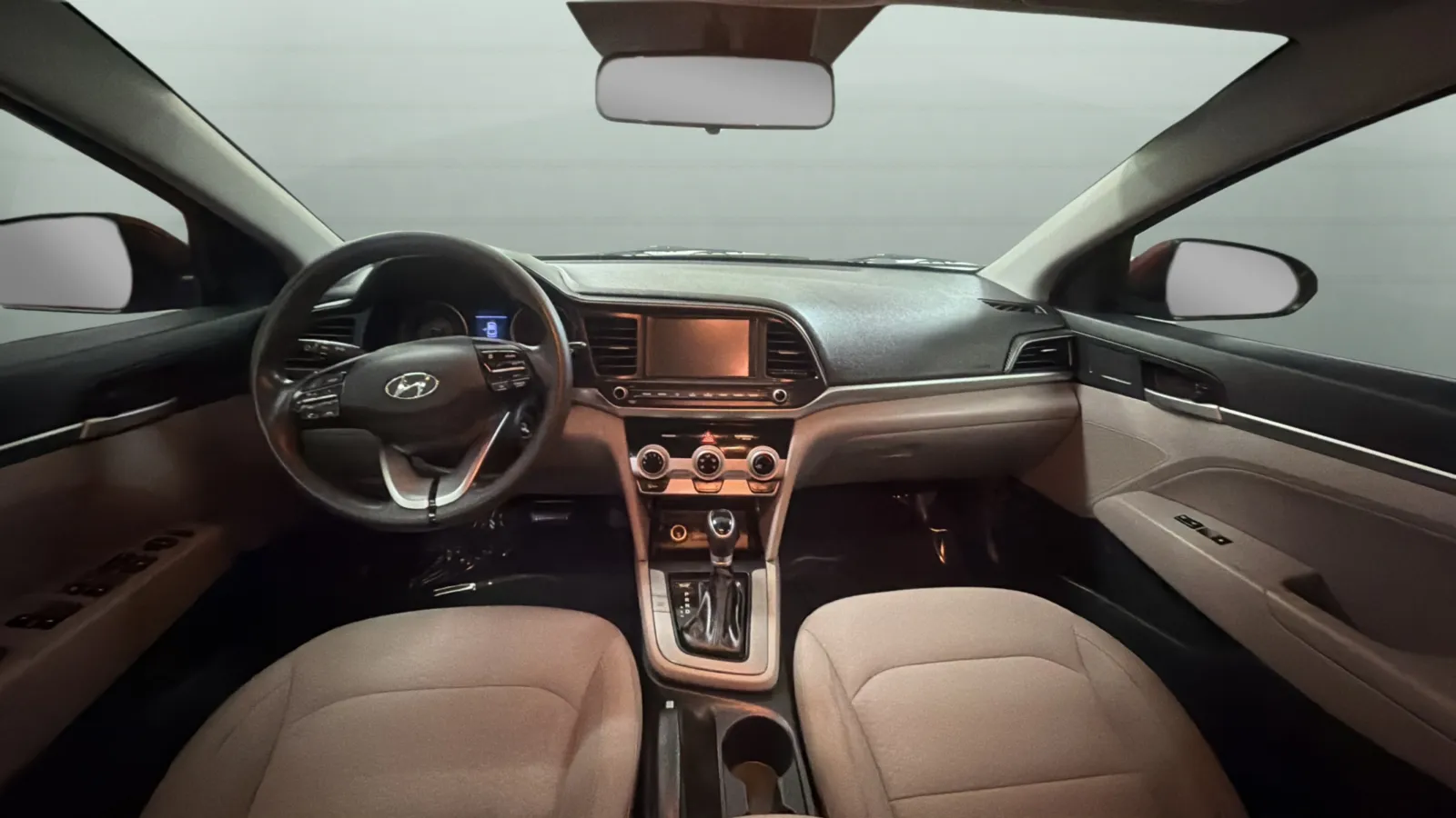 Hyundai Elantra photo 9