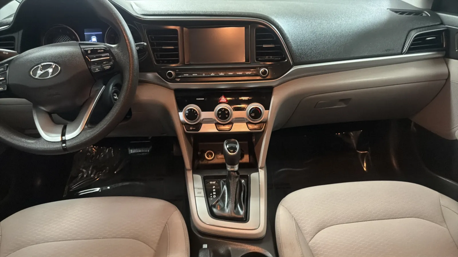 Hyundai Elantra photo 15