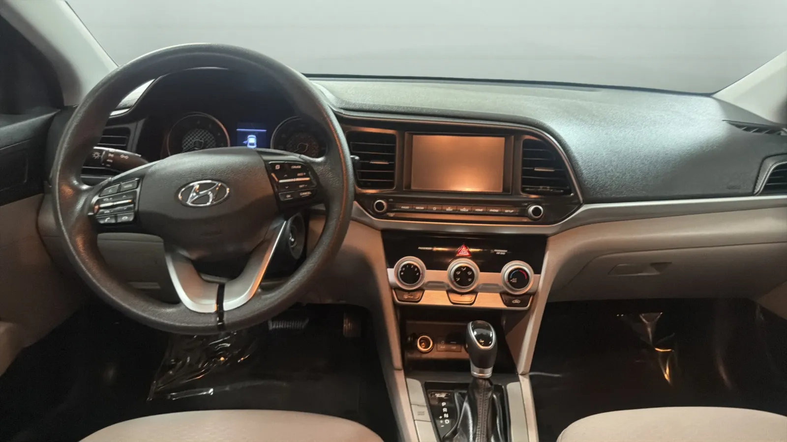 Hyundai Elantra photo 10