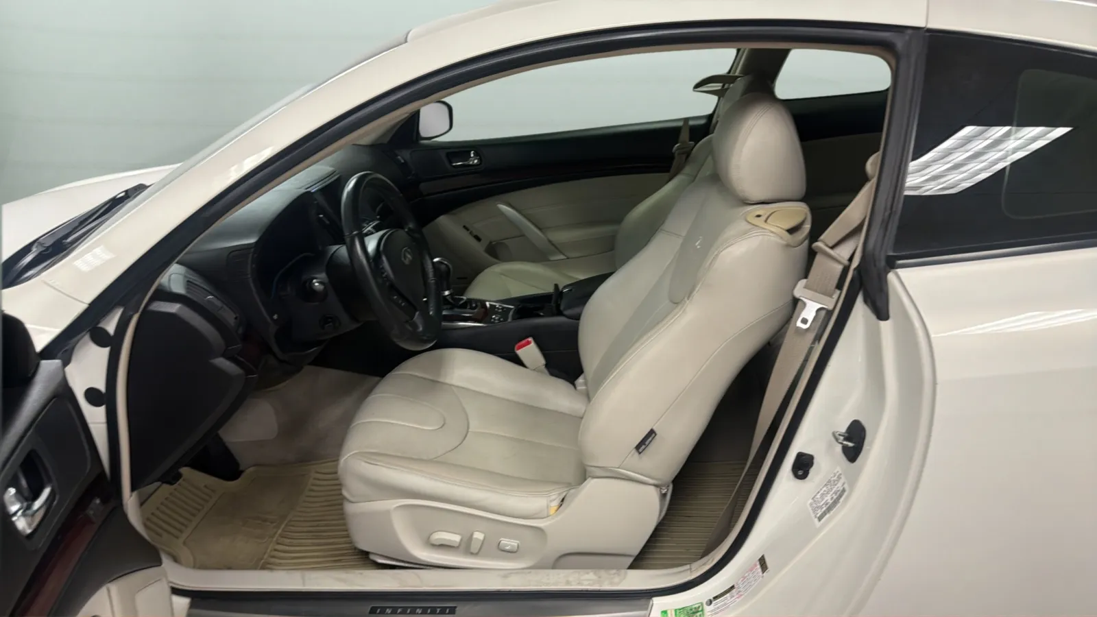 Infiniti G37 photo 21