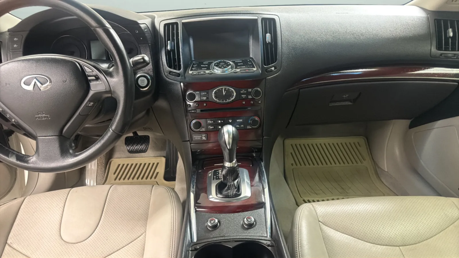 Infiniti G37 photo 16