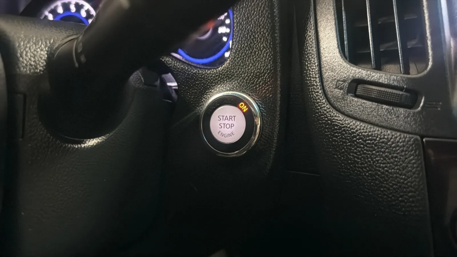 Infiniti G37 photo 15