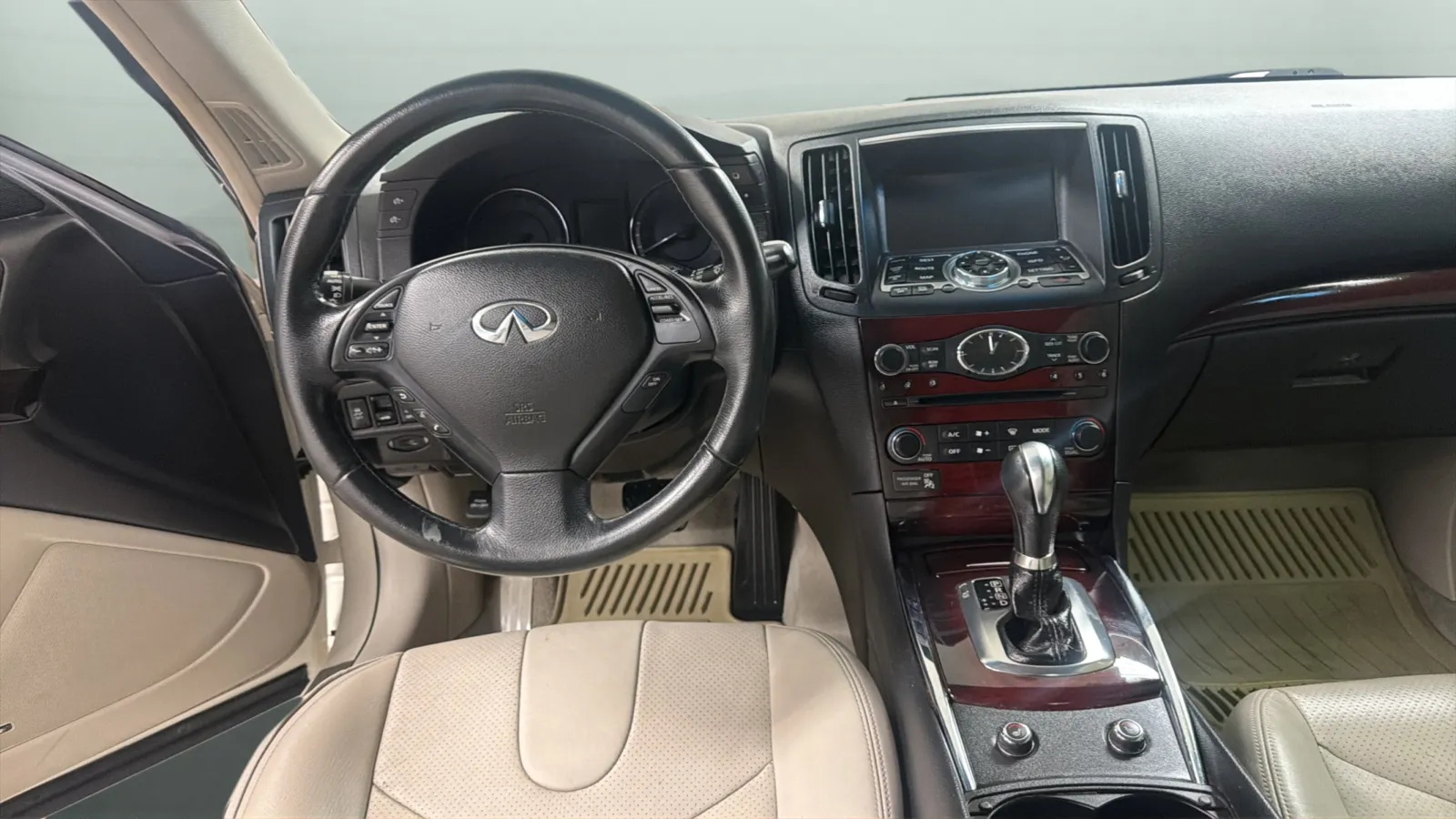 Infiniti G37 photo 10