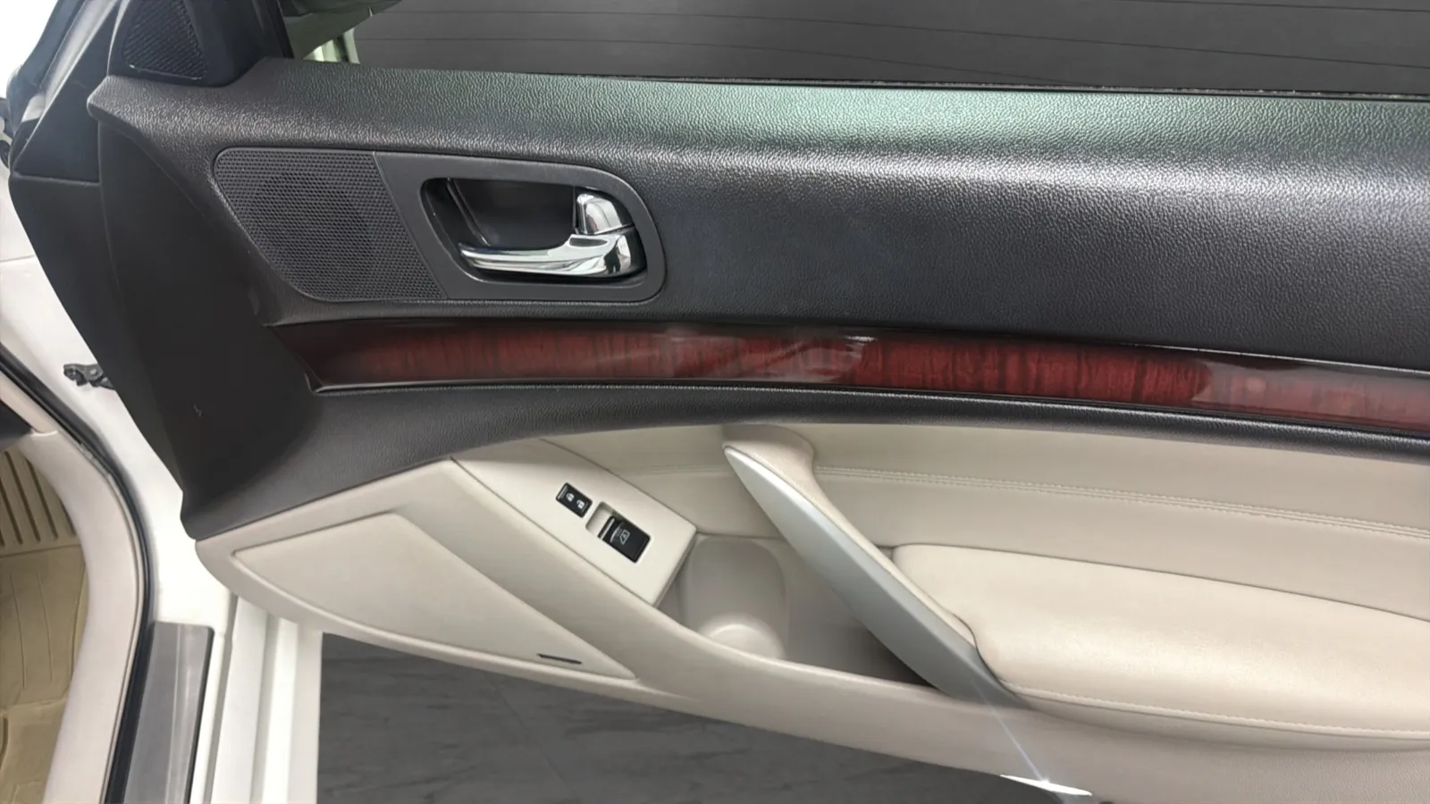 Infiniti G37 photo 18