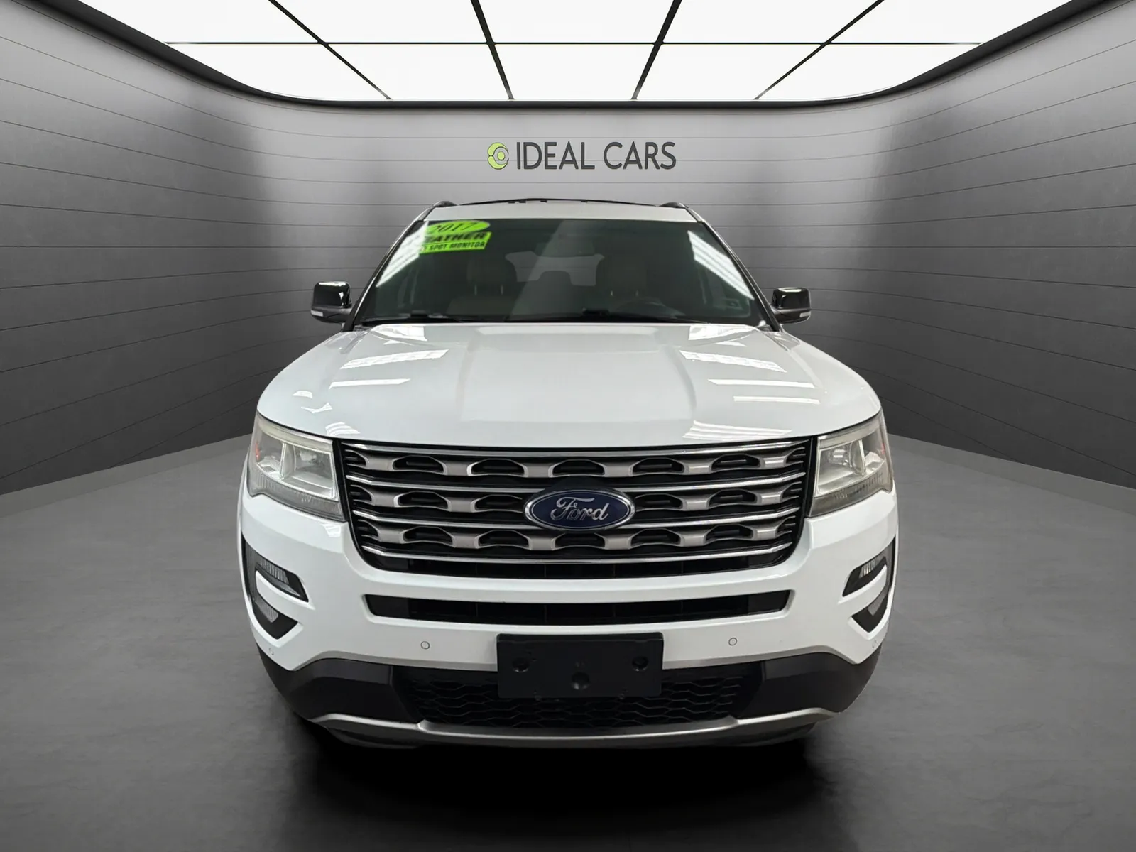 Ford Explorer photo 2