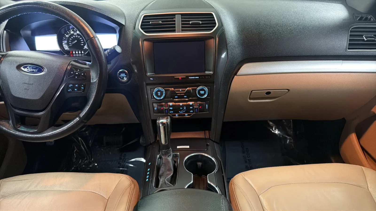 Ford Explorer photo 17