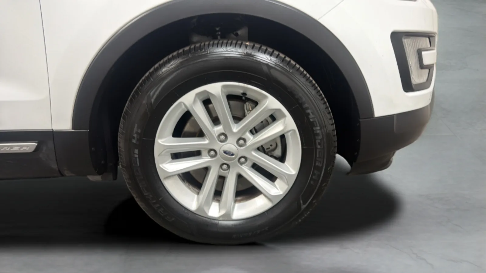 Ford Explorer photo 26