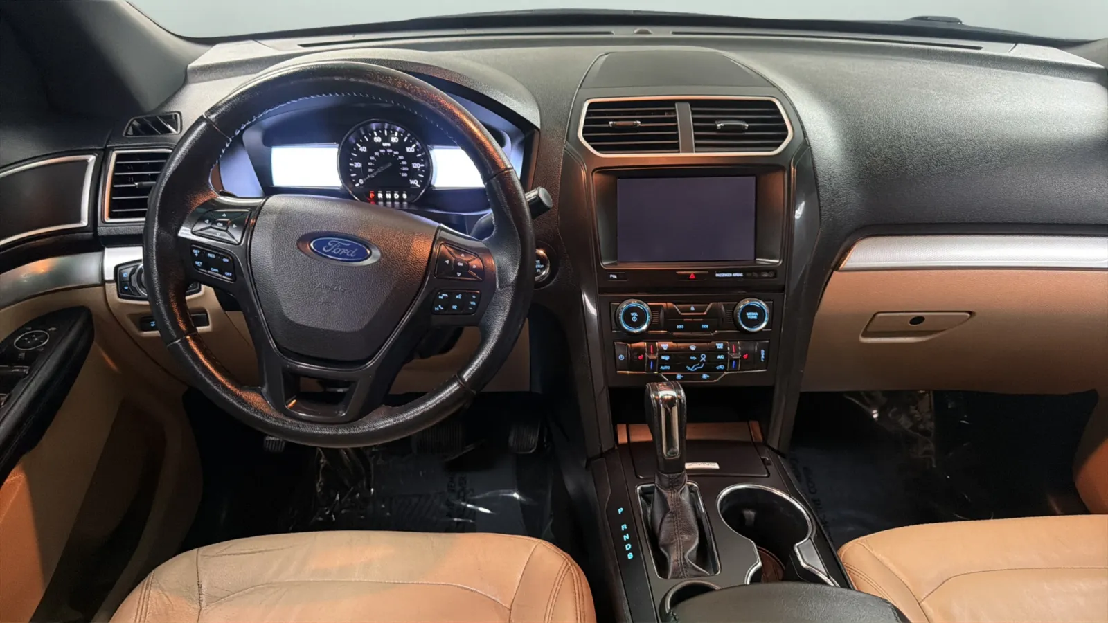 Ford Explorer photo 11