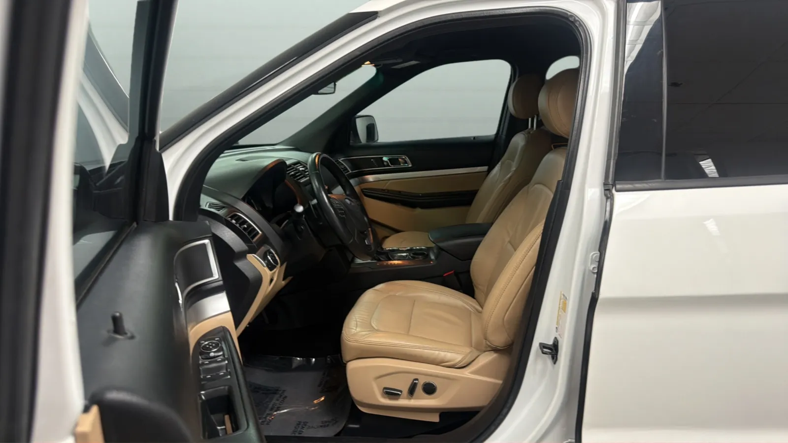 Ford Explorer photo 22