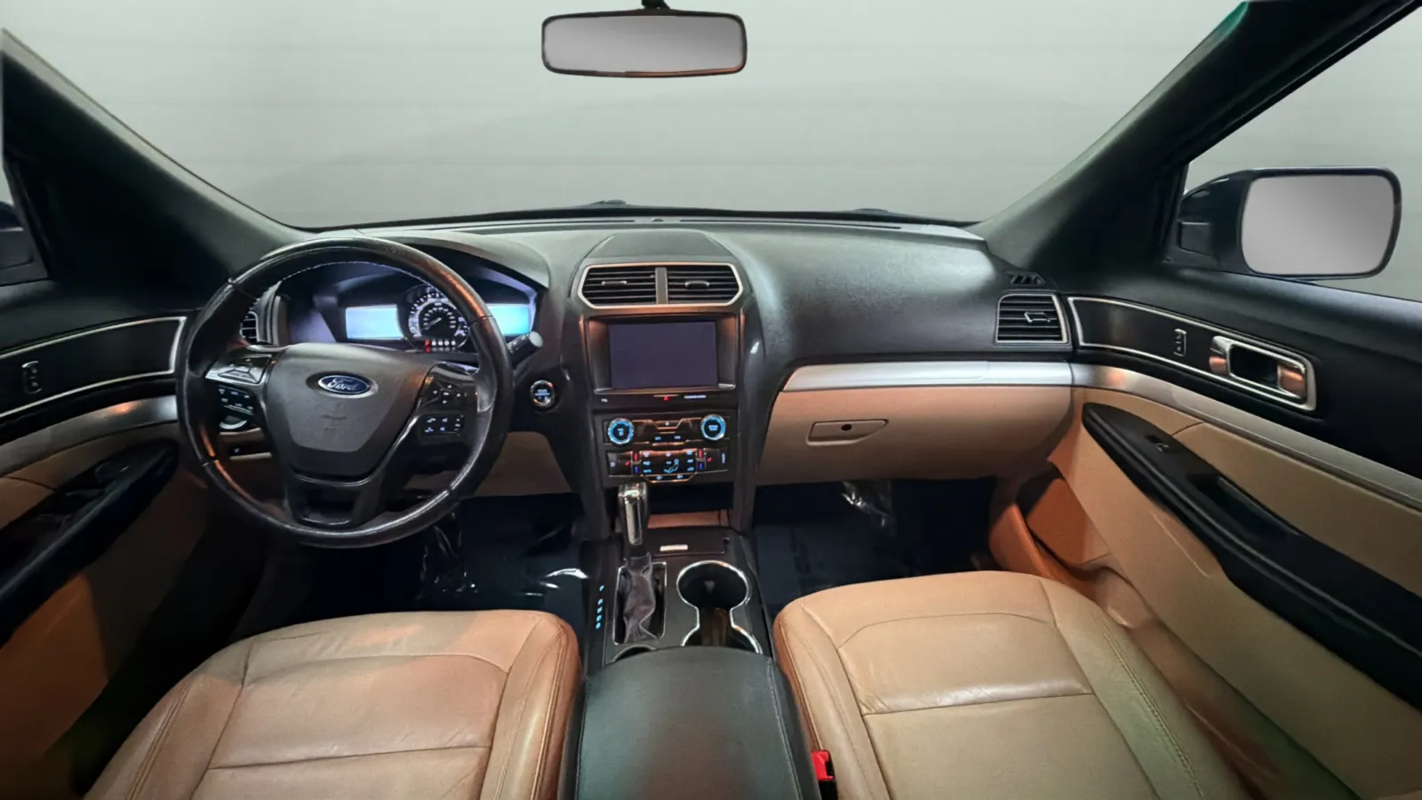 Ford Explorer photo 10