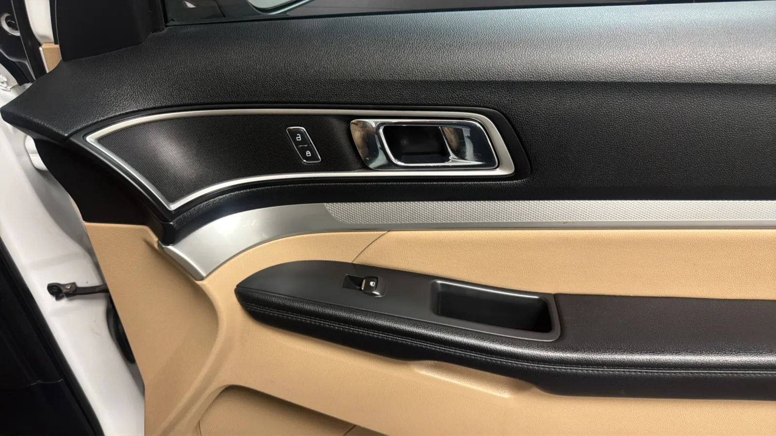 Ford Explorer photo 19