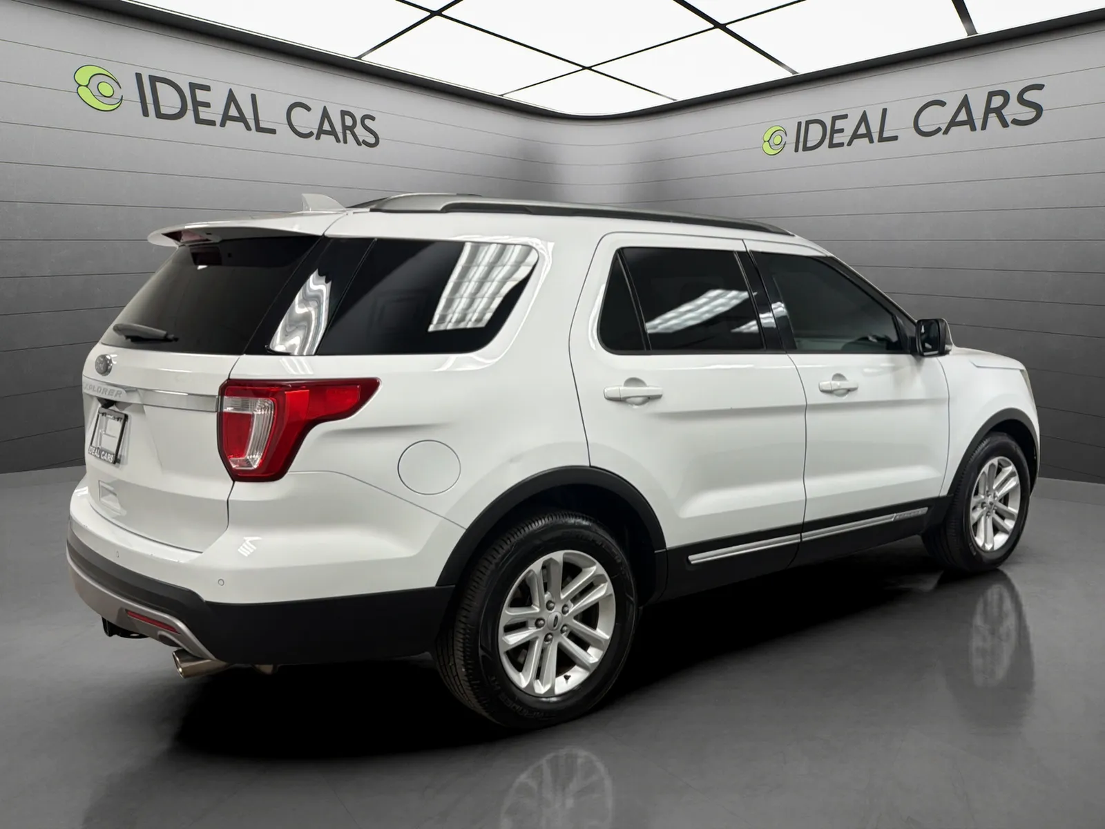 Ford Explorer photo 5