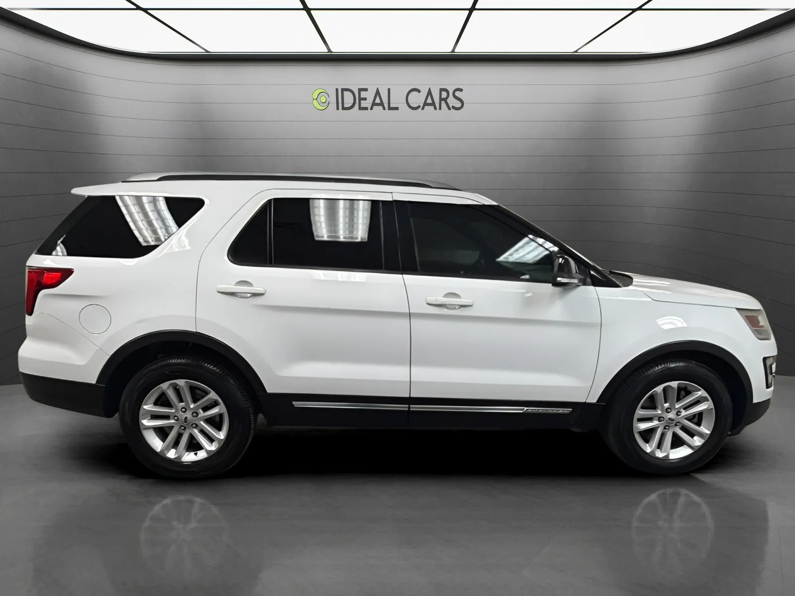 Ford Explorer photo 4