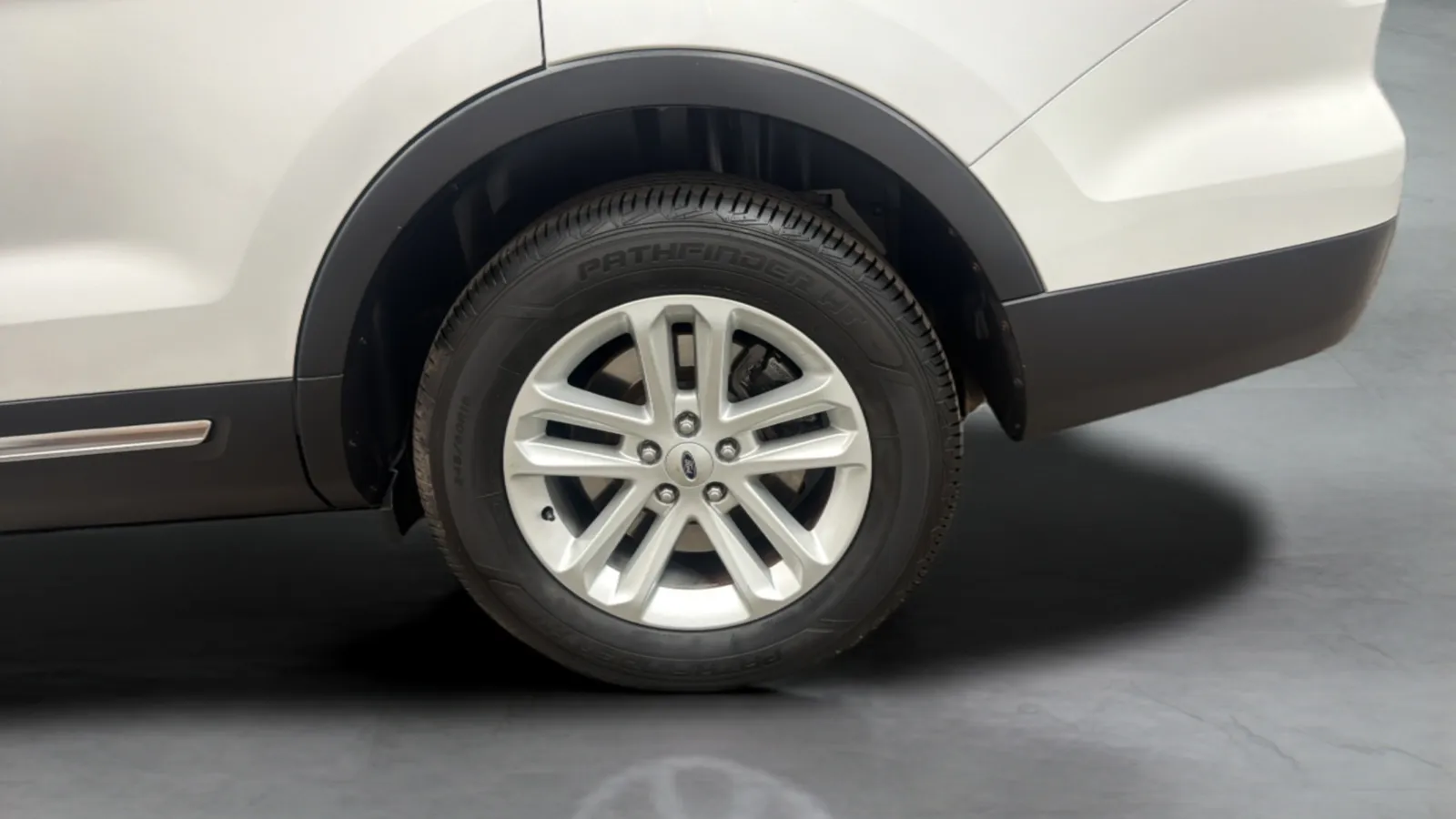 Ford Explorer photo 28