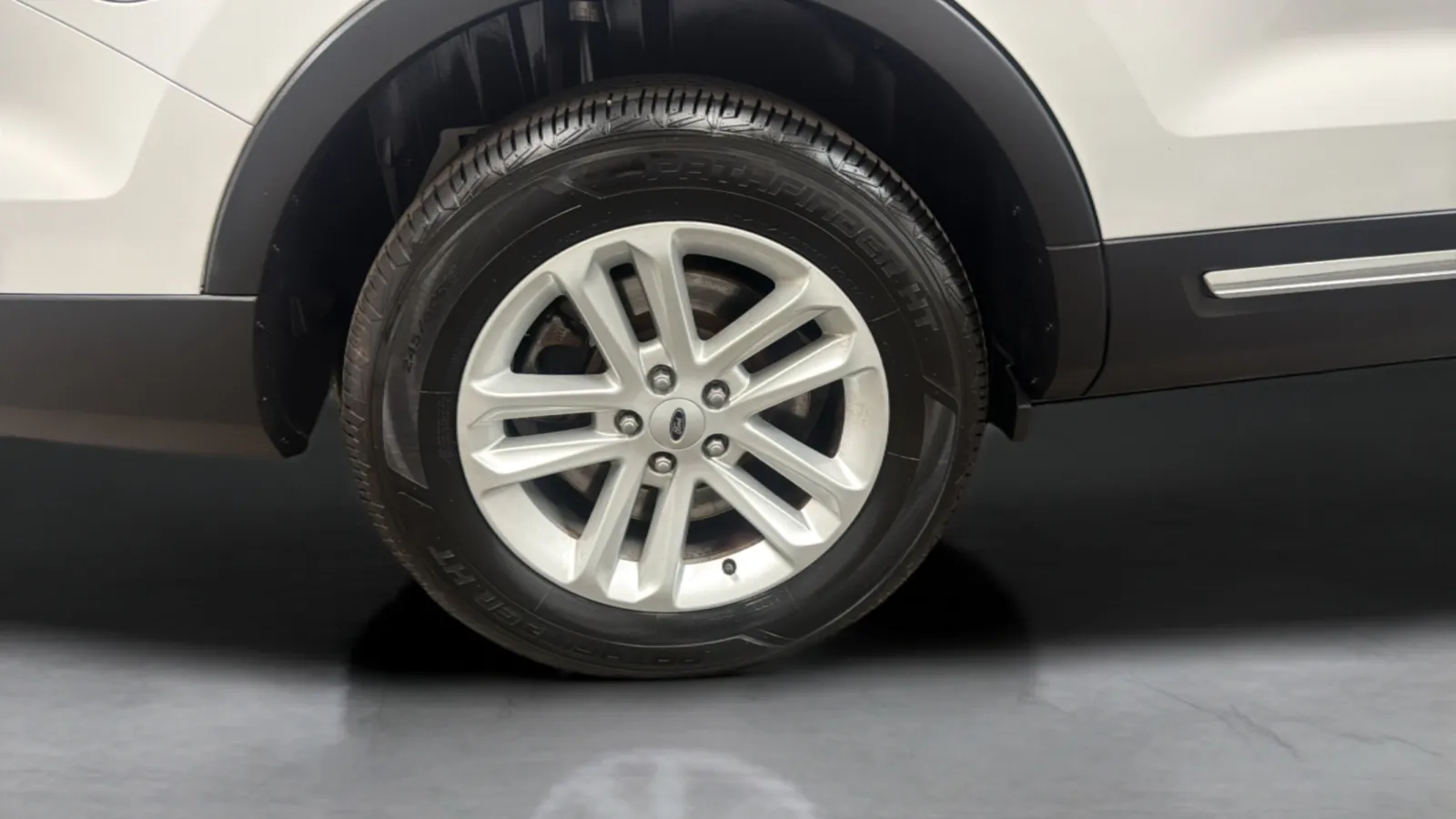 Ford Explorer photo 27
