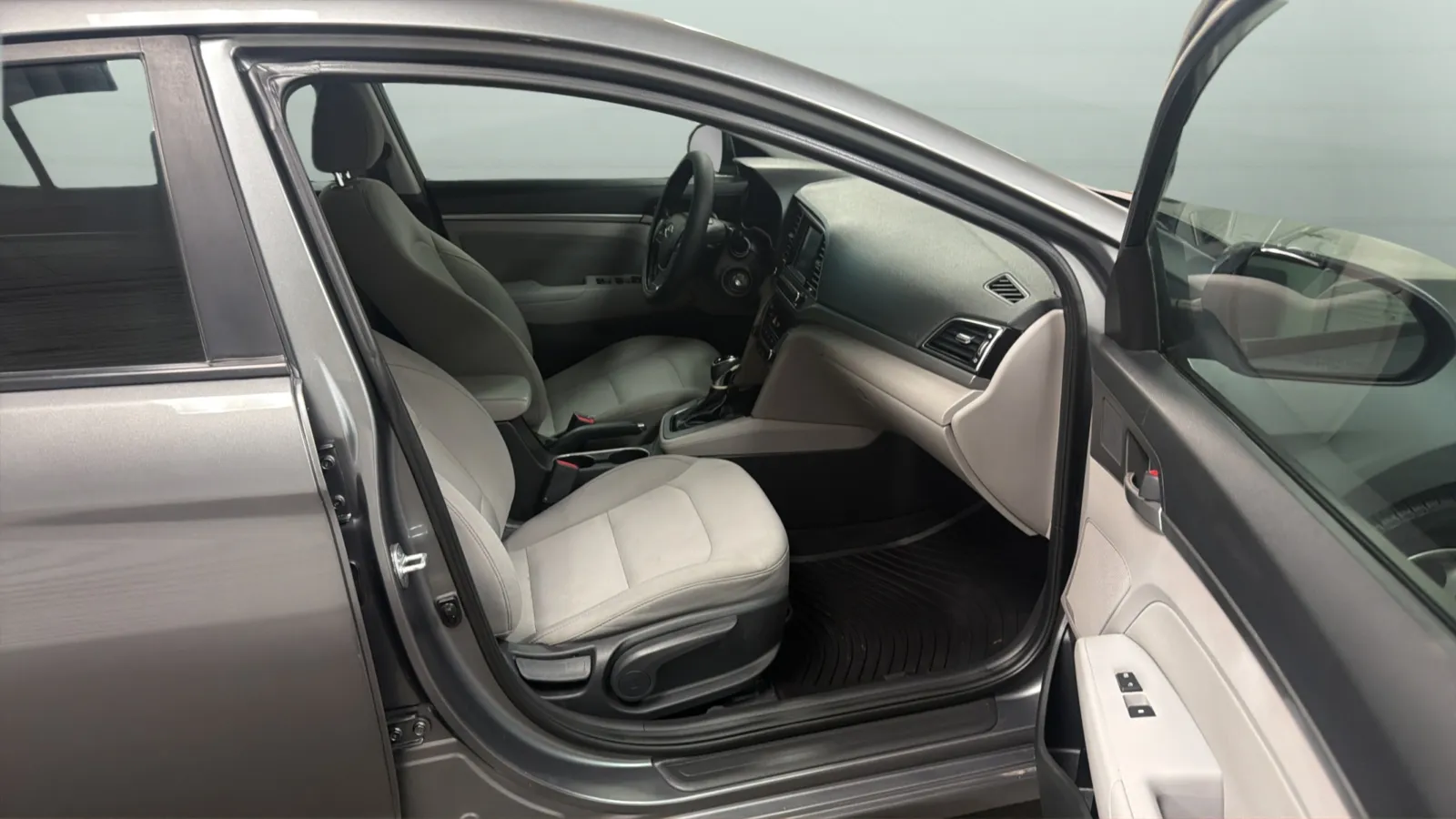 Hyundai Elantra photo 21