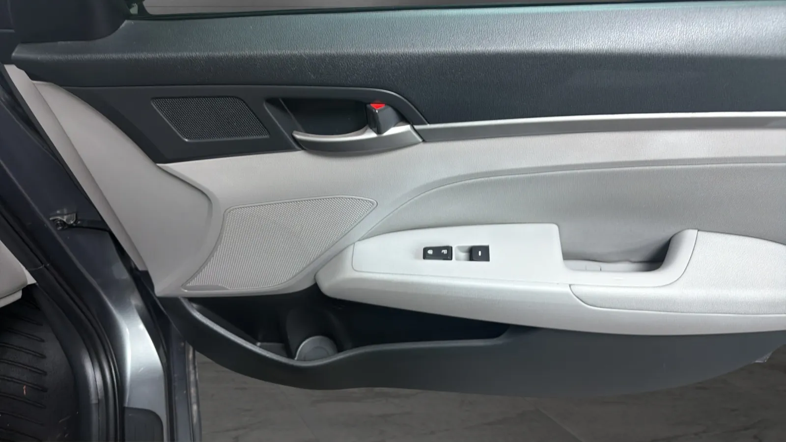 Hyundai Elantra photo 18