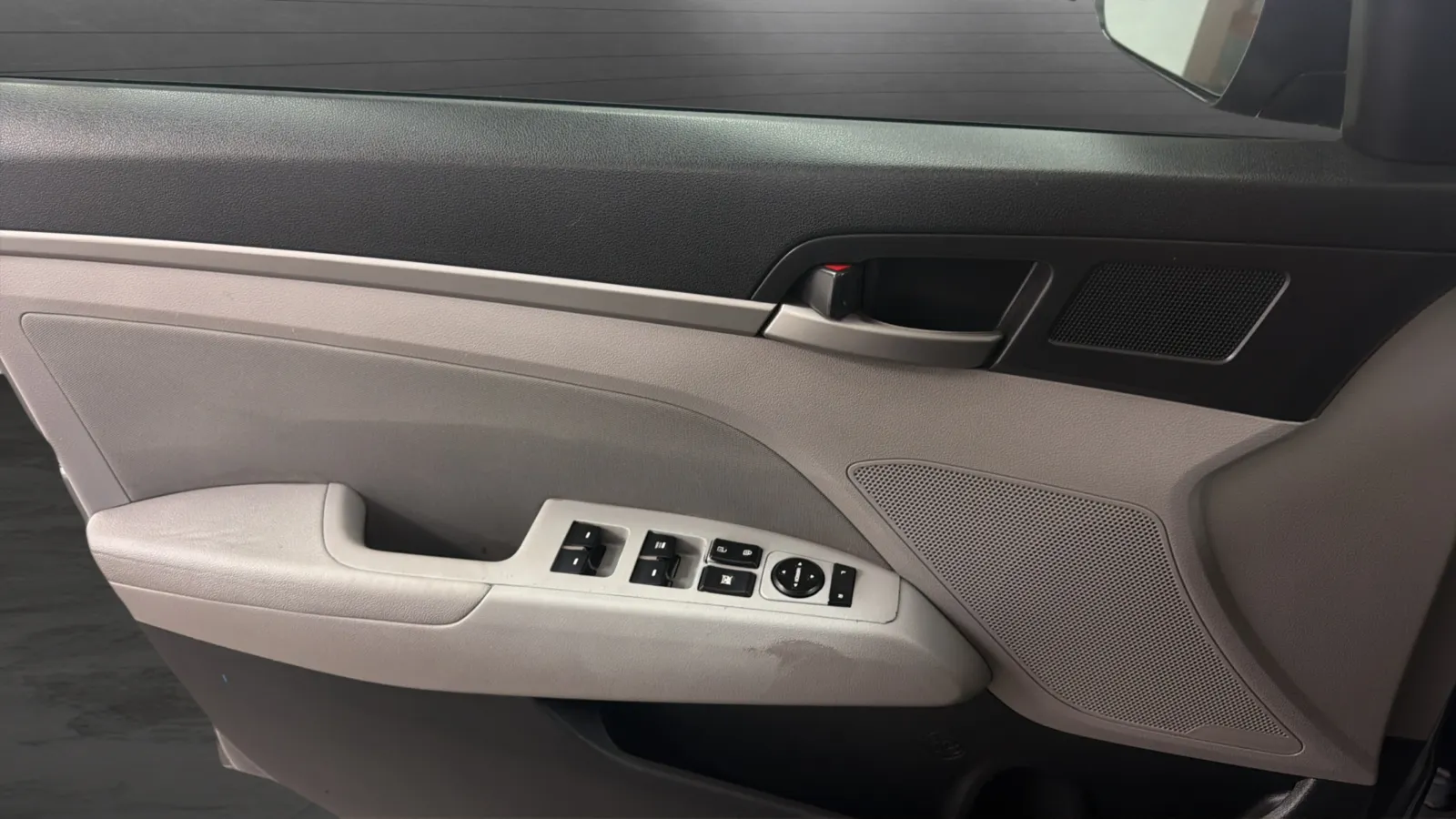 Hyundai Elantra photo 17