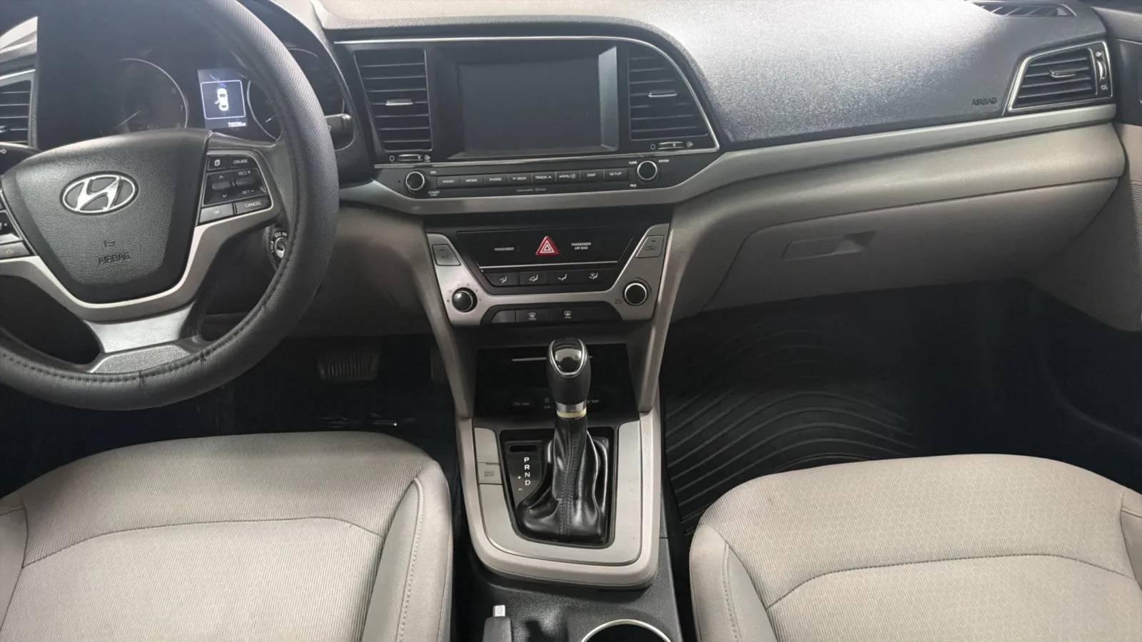 Hyundai Elantra photo 16