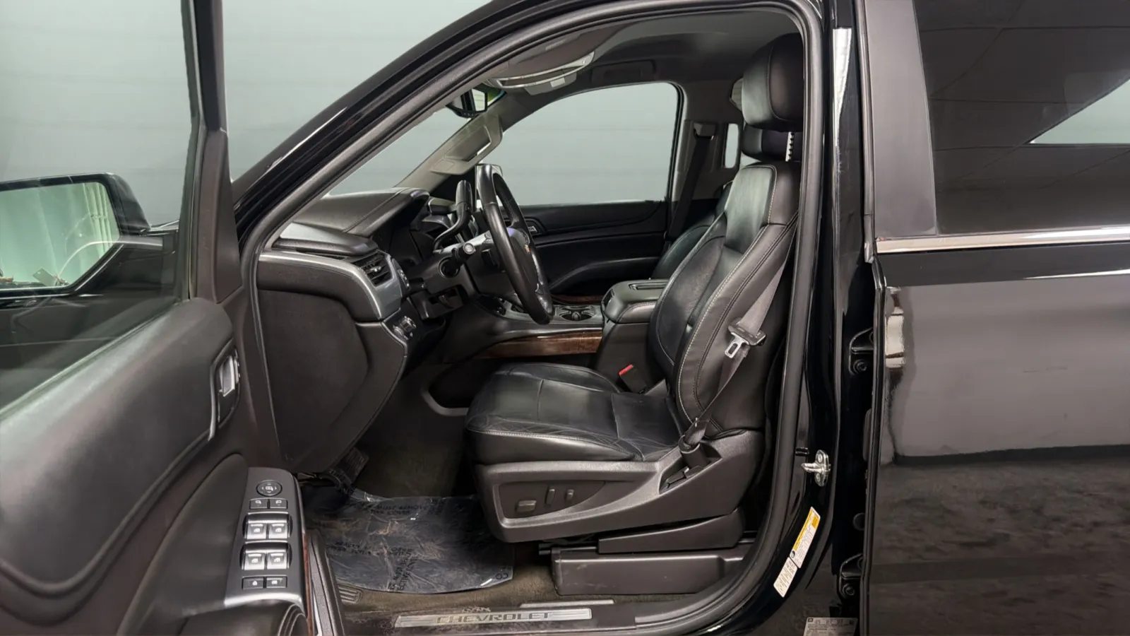 Chevrolet Suburban photo 20