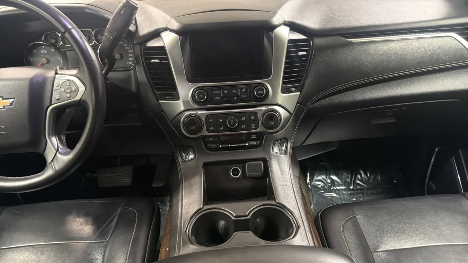 Chevrolet Suburban photo 16