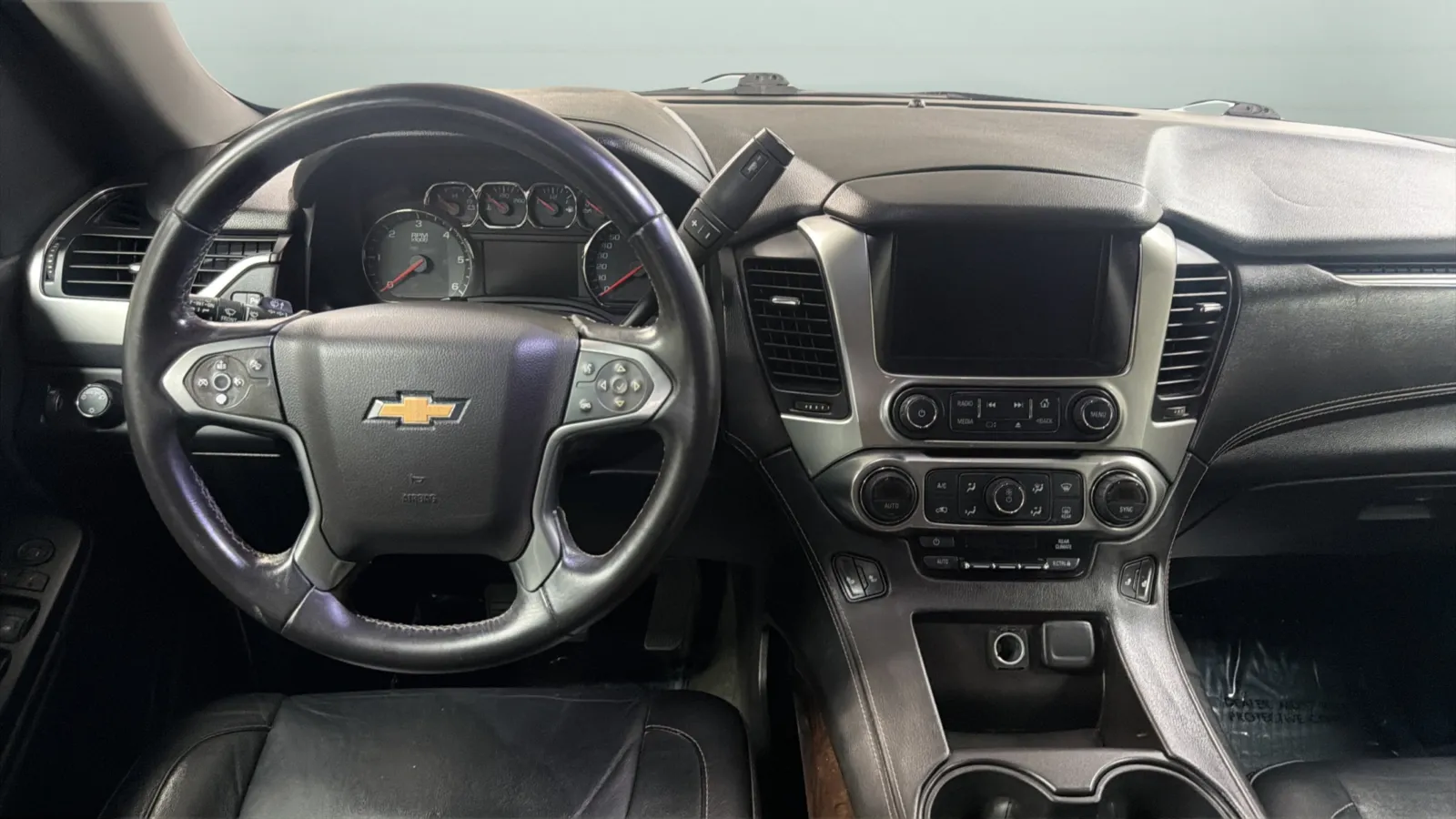 Chevrolet Suburban photo 11