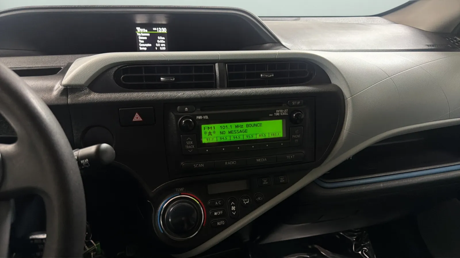 Toyota Prius C photo 13