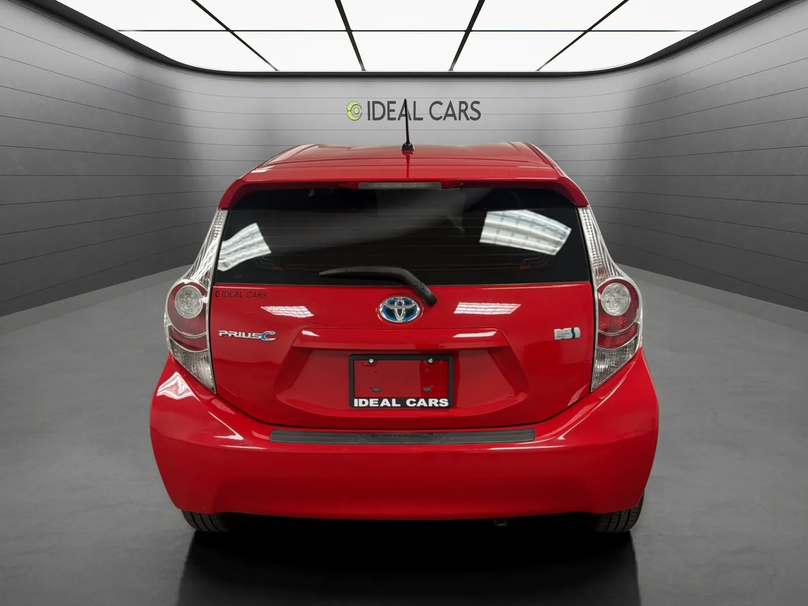 Toyota Prius C photo 6