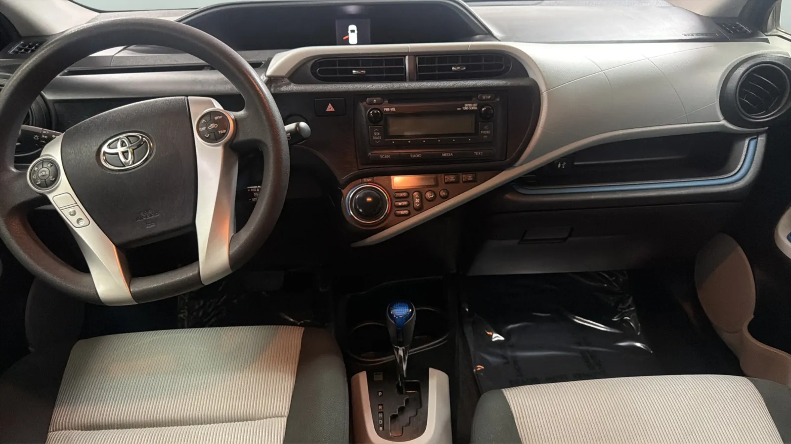 Toyota Prius C photo 14