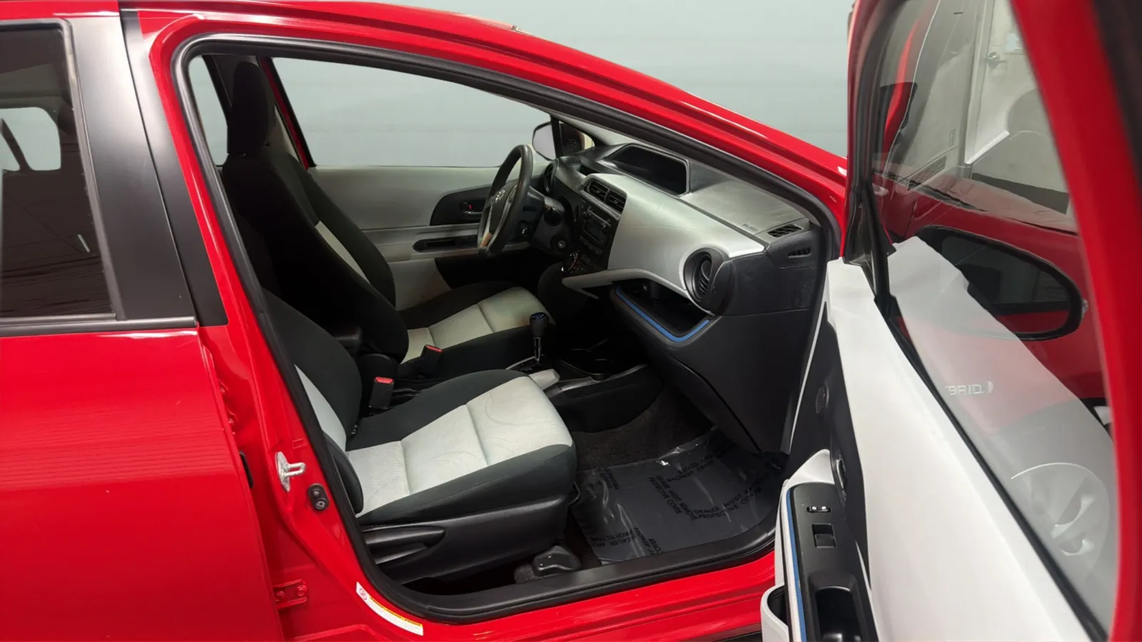 Toyota Prius C photo 17